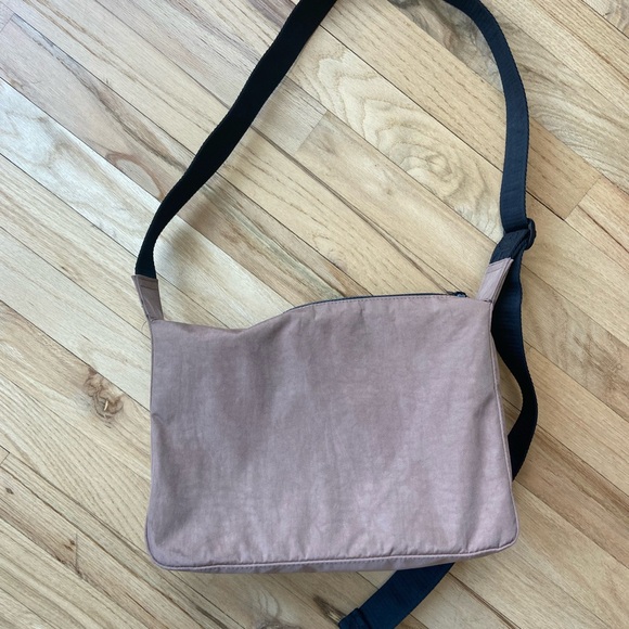 BAGGU cocoa medium cargo crossbody - Picture 3 of 3